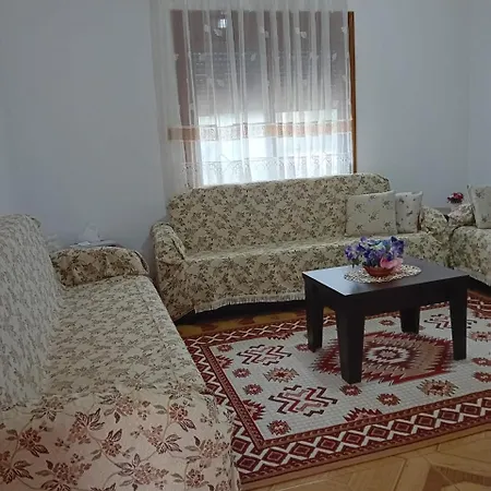 House In דירה